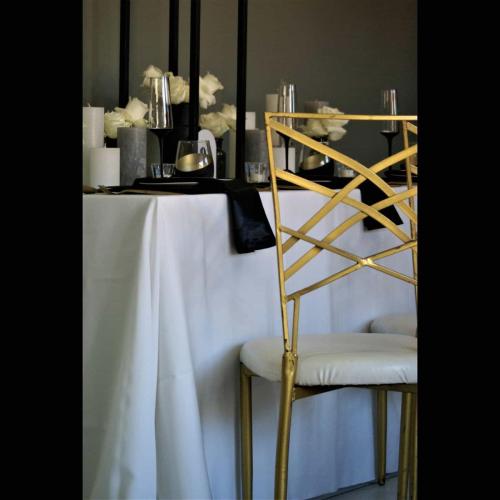 Black- -Gold-Styled-Shoot1