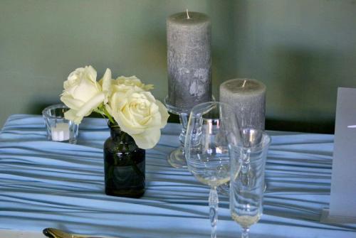 Blue- -White-Styled-Shoot2